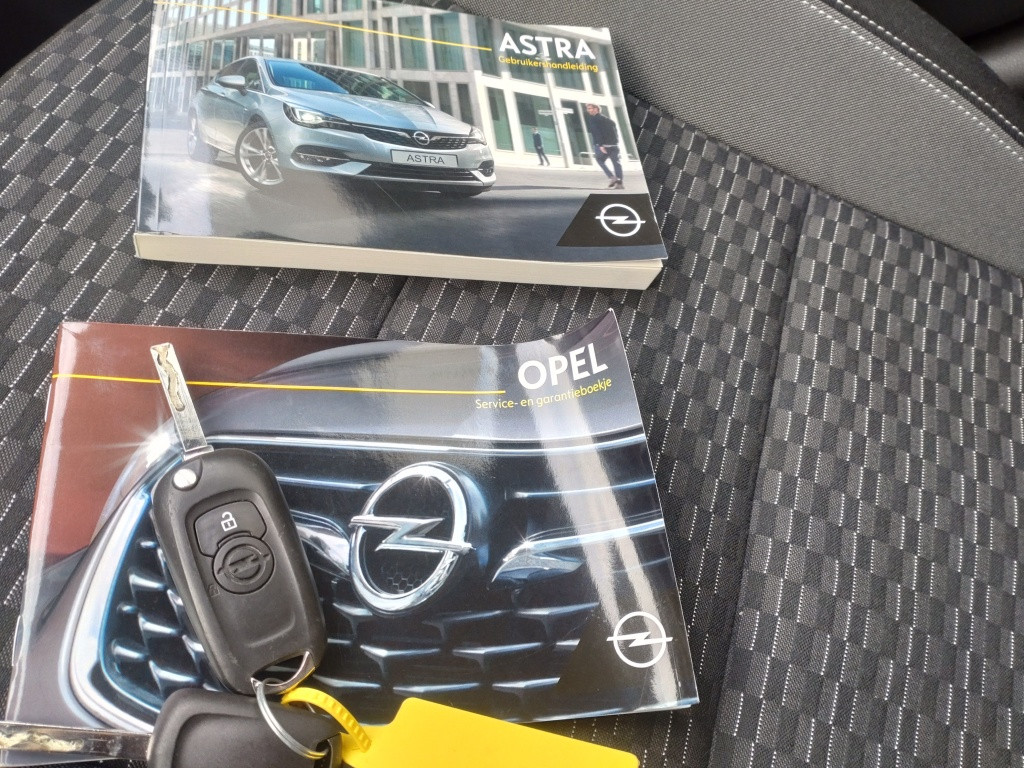 Opel Astra sports tourer 1.2 edition