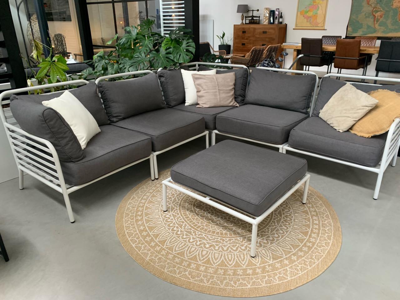 Loungeset alminium met hele dikke kussens en tafel tevens poef