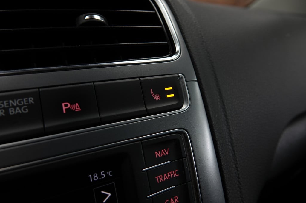 Volkswagen Polo 1.0 trendline | pdc | airco | navi | 17" |