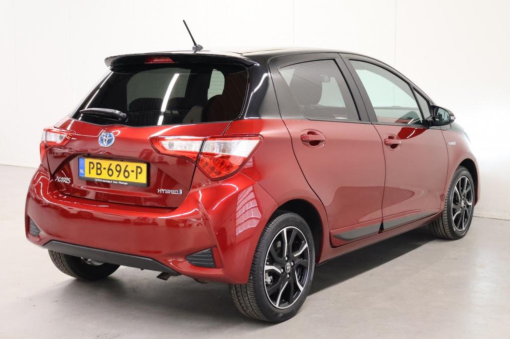 Toyota Yaris 1.5 hyb. bi-tone