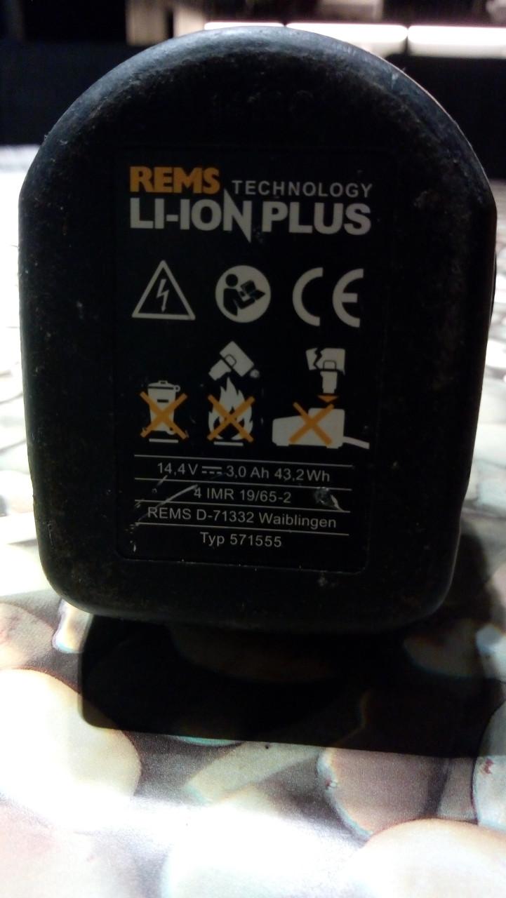 Gezocht oplader voor accu Rems zaklamp