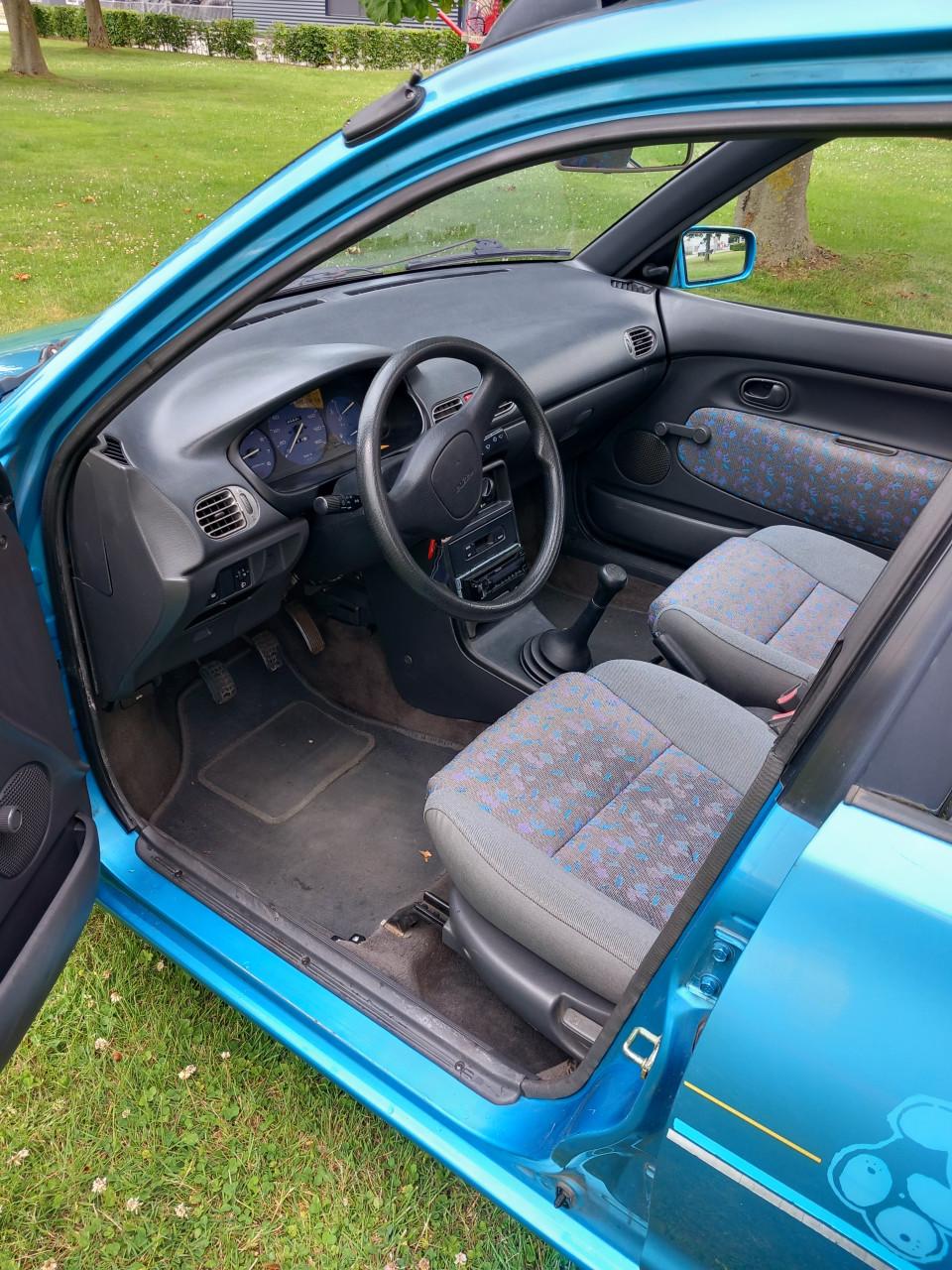 Mazda 121 db Cabrio top Bolhoedje 2 jaar apk