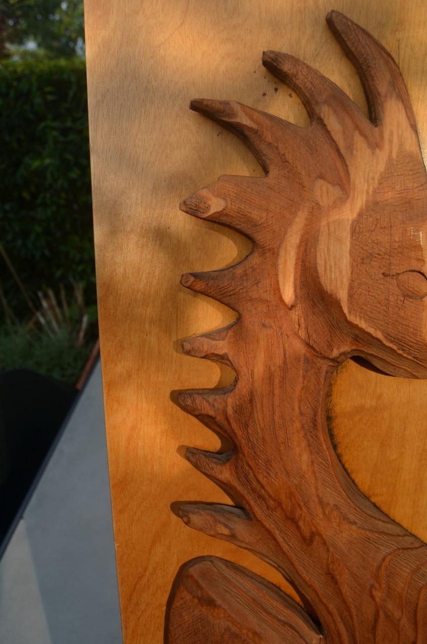 Gestoken houten zeepaardje, gesign. en gedateerd