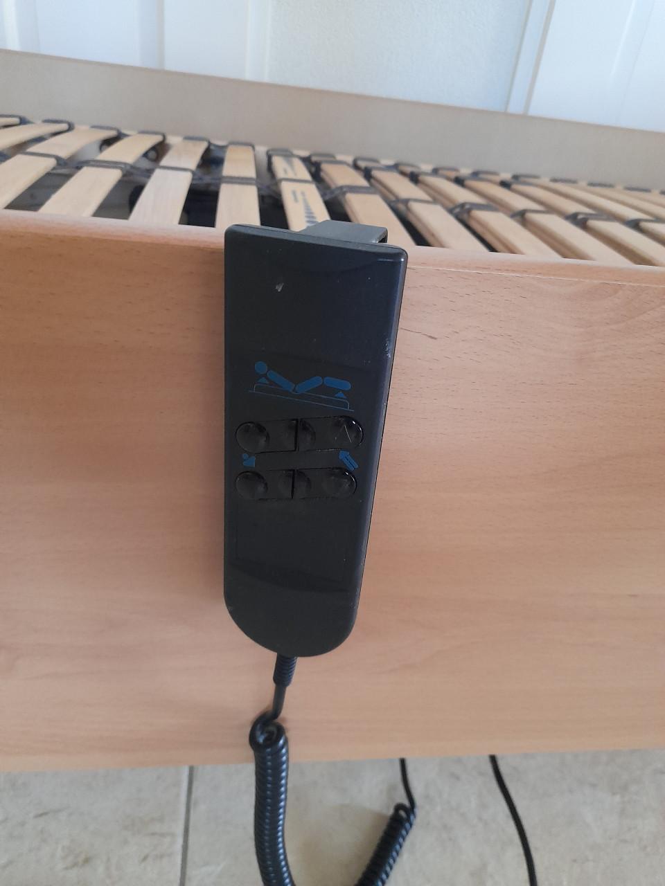 1 Persoons Senioren bed 90 x 200 met elektrisch verstelbare bodem (z.g.a.n.