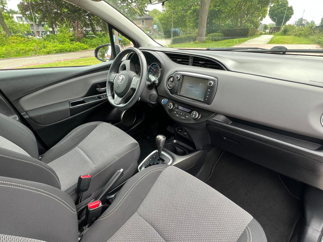 Toyota Yaris 1.5 Hybrid Lease|LED | NAVI | AUTOMAAT | GOED ONDERHOUD |