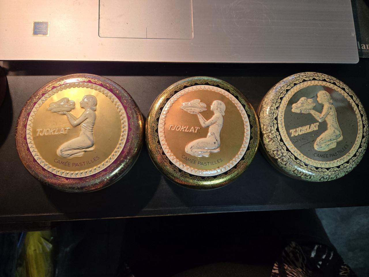 3 ronde vintage Tjoklat Camée Pastilles blikken