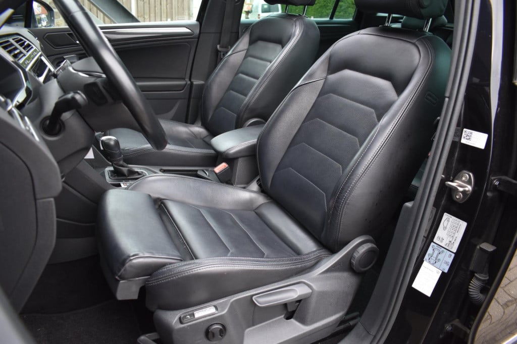 Volkswagen Tiguan 1.5 tsi act r-line | leder | pano | camera | virtual cock