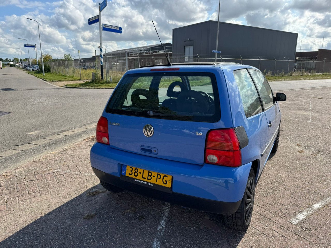 Vw lupo b j2002  850 euro