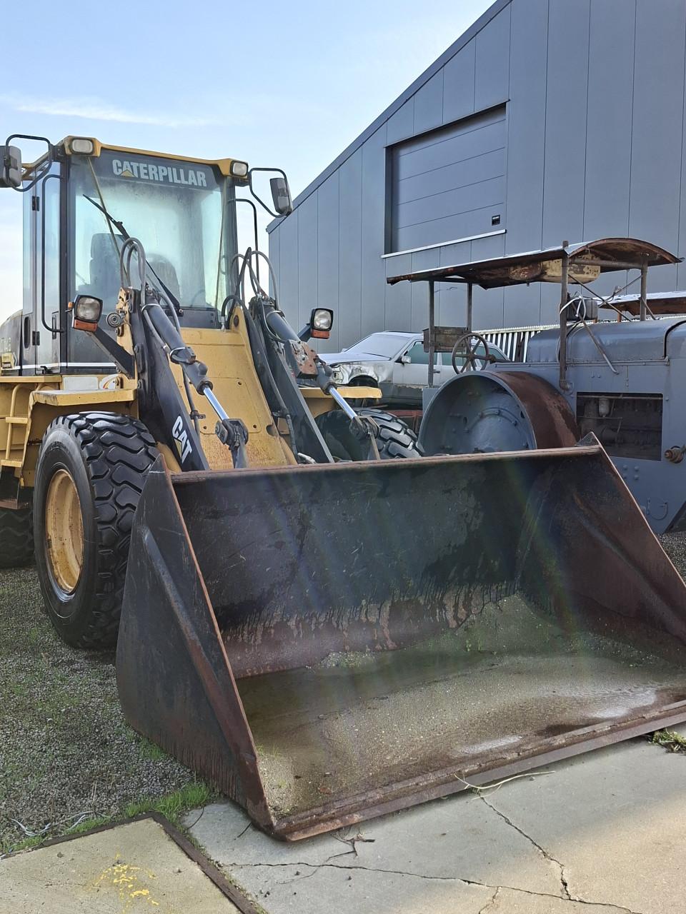 Caterpillar IT14G Shovel