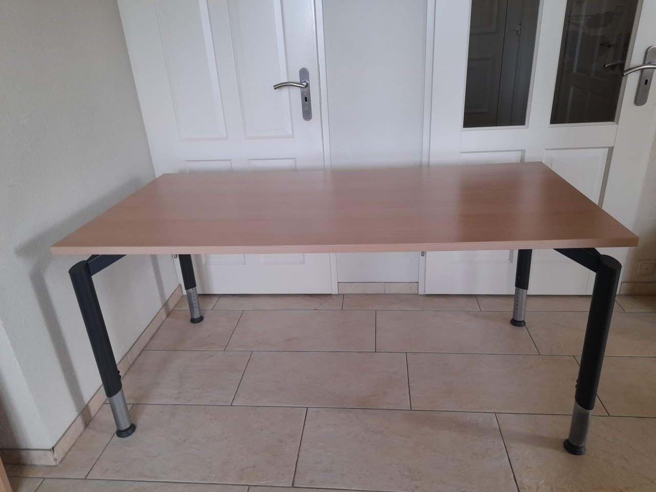 Bureau In hoogte verstelbaar 80 x 160 x 78H (in goede staat )