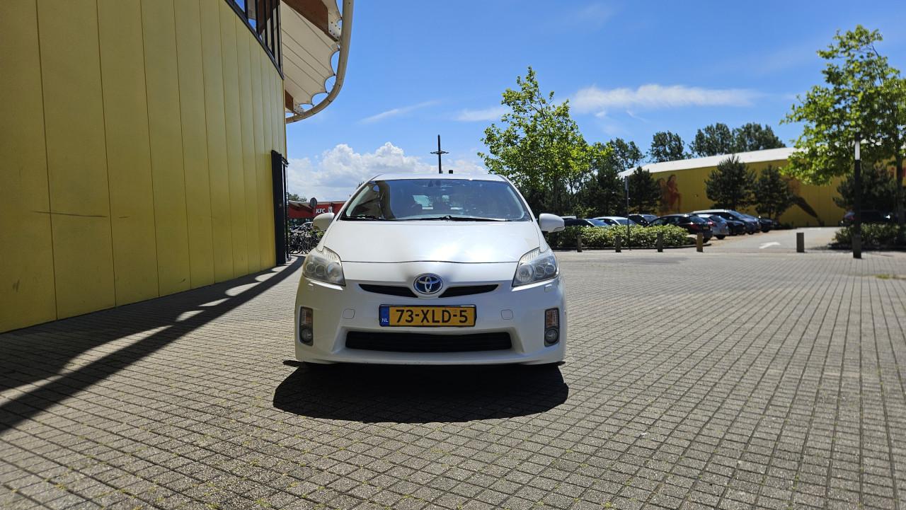 Zuinige en Ruime PRIUS 1.8 Automaat DYNAMIC Uitvoering !