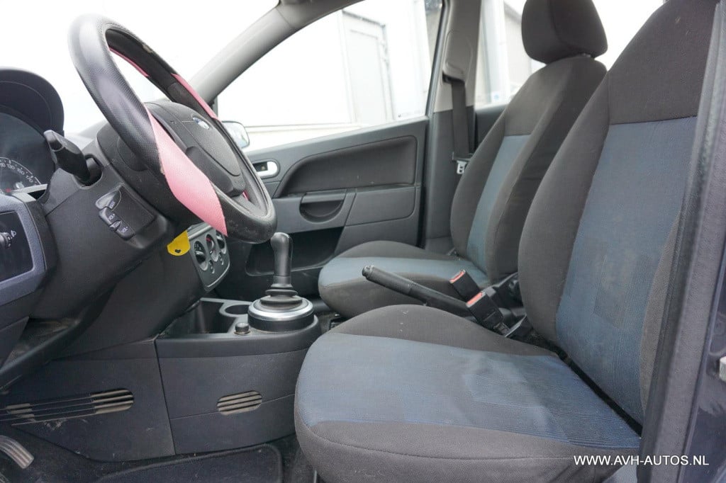 Ford Fiesta 1.4-16v futura automaat