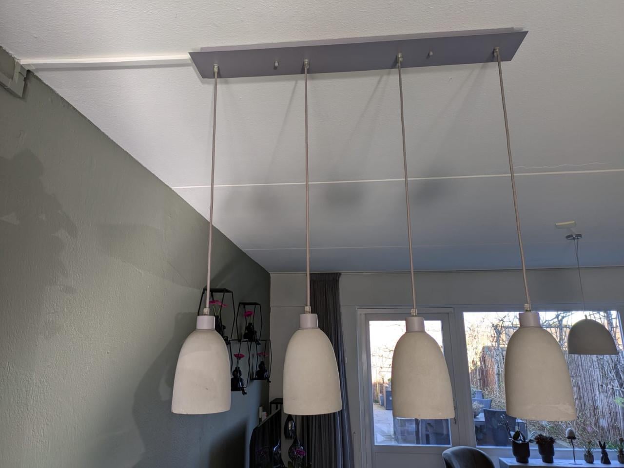 GRATIS afhalen. Set betonnen lampen. 2 hanglampen, staande lamp en spotjes
