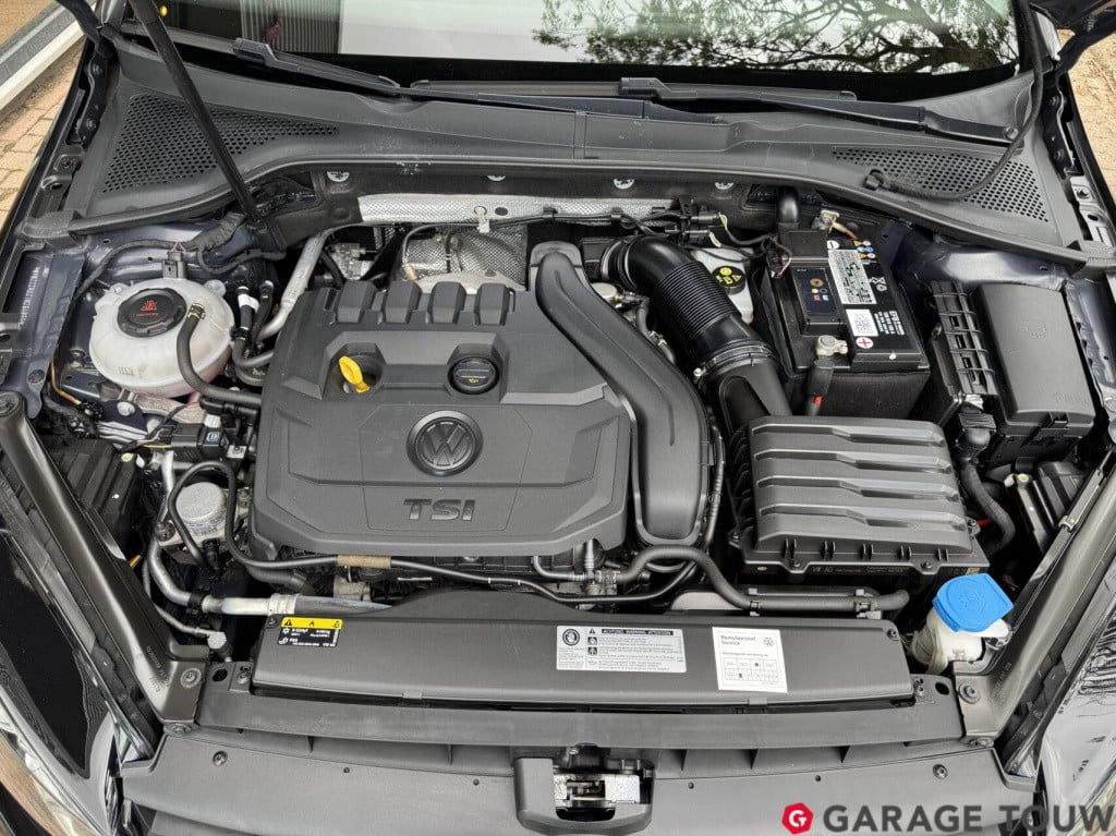 Volkswagen Golf 1.5 tsi highline business r dsg 150pk