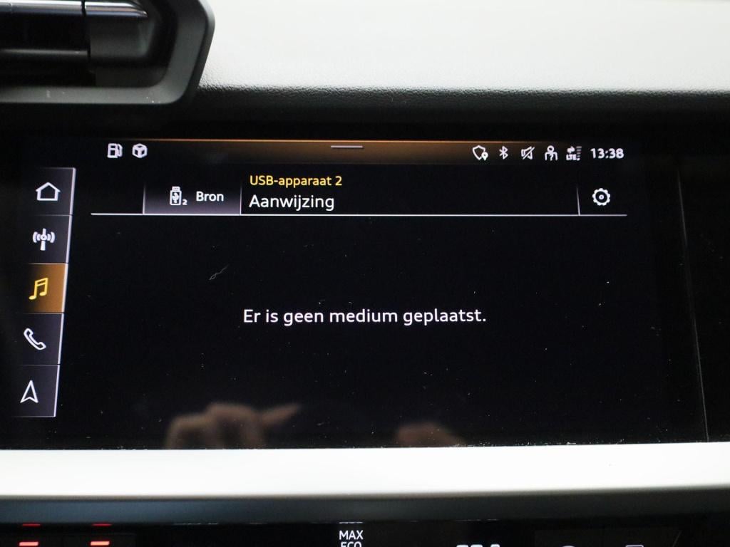 Audi A3 limousine 30 tfsi s edition | automaat | navigatie | vlak stuur | c