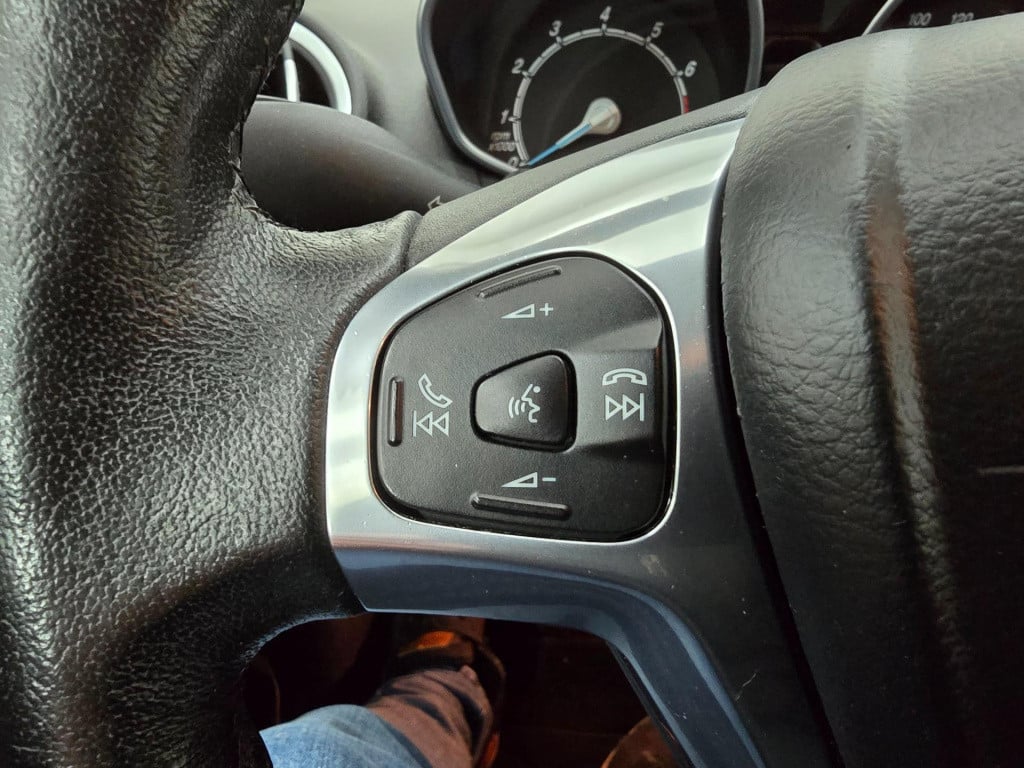 Ford Fiesta occasion 1.0 titanium luxe versie met cruisecontrol en sportvel