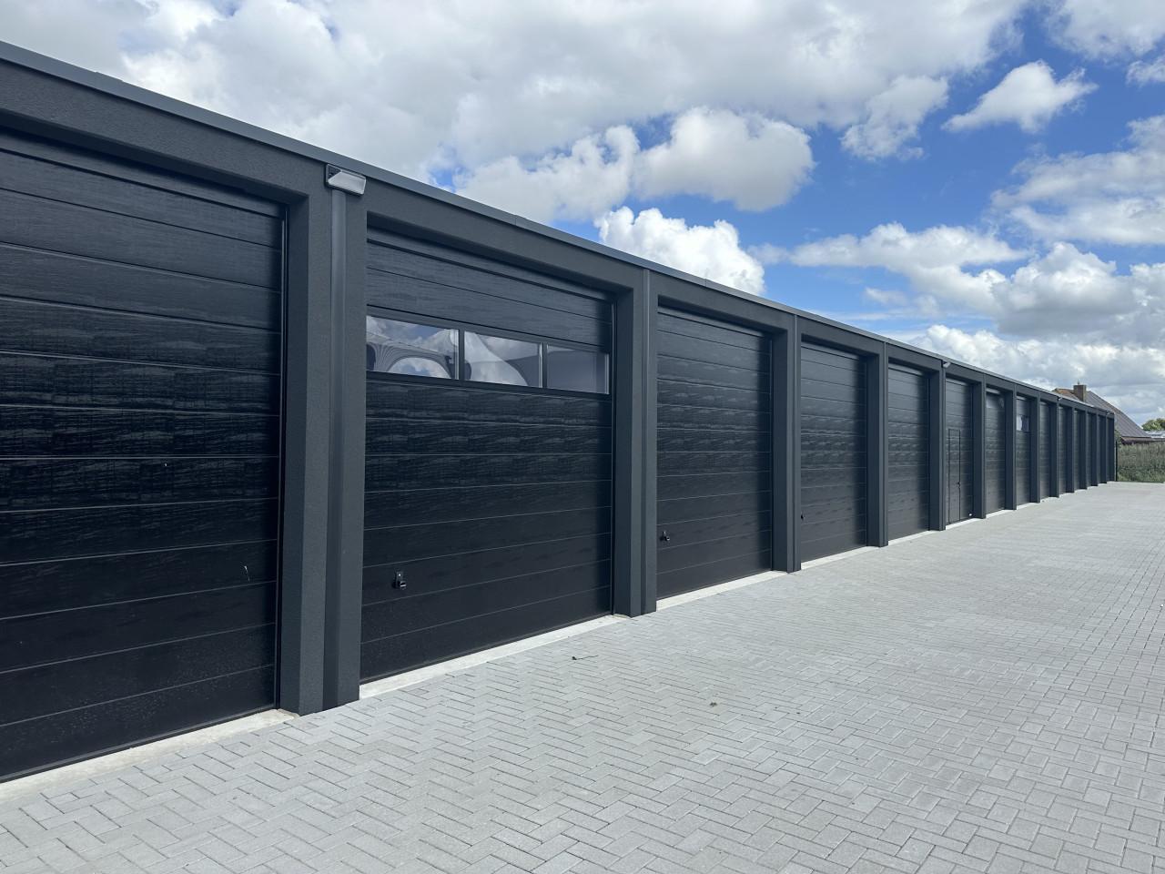Garagebox, nieuw! circa 10 x 3.8 x 3.8 meter. Sint-Annaland