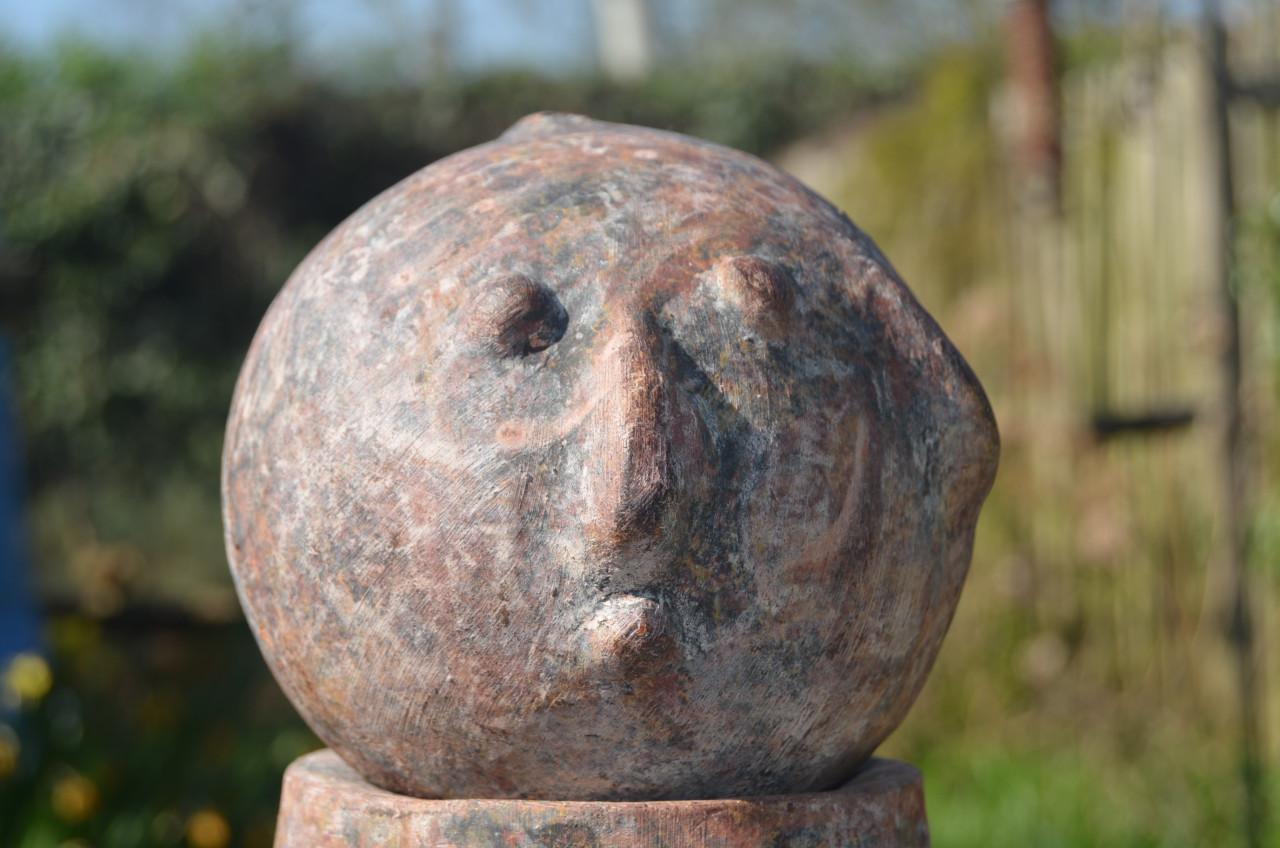 Aardew. terracotta beeldengroep v.e. gezinnetje