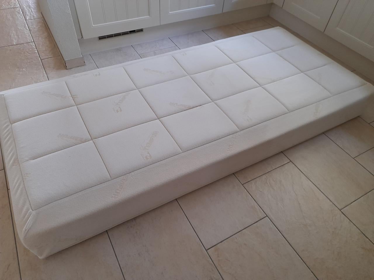 Tempur matras 90 x 200 x 19 (in goede staat )