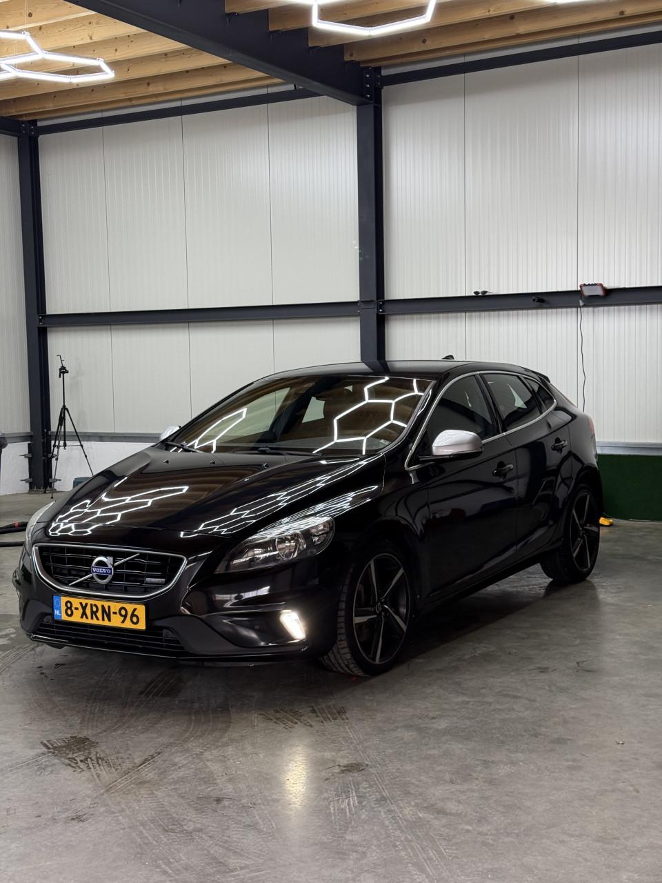 Volvo V40 2.0 D4 | 2014 model | 240 PK | Zwart R Design
