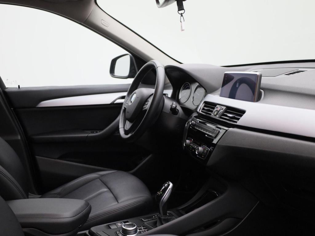 BMW X1 sdrive18i business edition plus | automaat | lmv | trekhaak | parkee