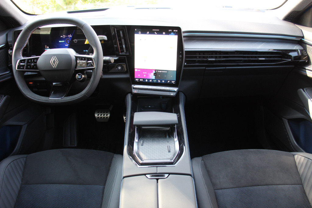 Renault Rafale e-tech hybrid 200 esprit alpine - demo - pack around vieuw  