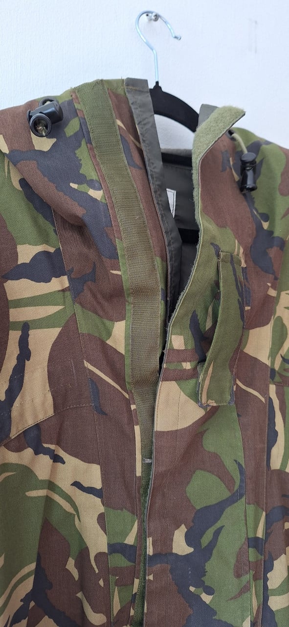 KL Camouflage Parka Waterdicht met capouchon Maat M 38-40 Jagerskleding