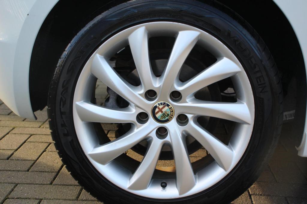 Alfa Romeo Giulietta 1.4 turbo super- sportiva - leer/alcantara - stoelverw