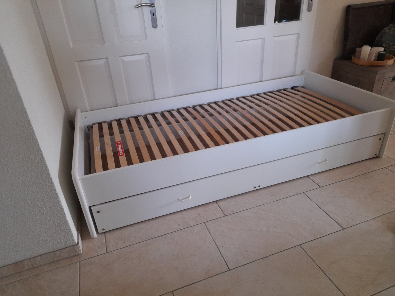 1 persoons bed met lade (in goede staat ) 90 x 200 GERESERVEERD