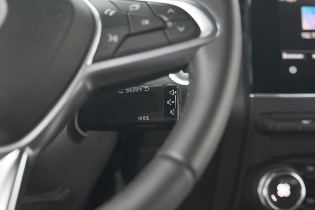 Renault Clio tce 90 techno | camera | 9.3 inch scherm | apple carplay | par