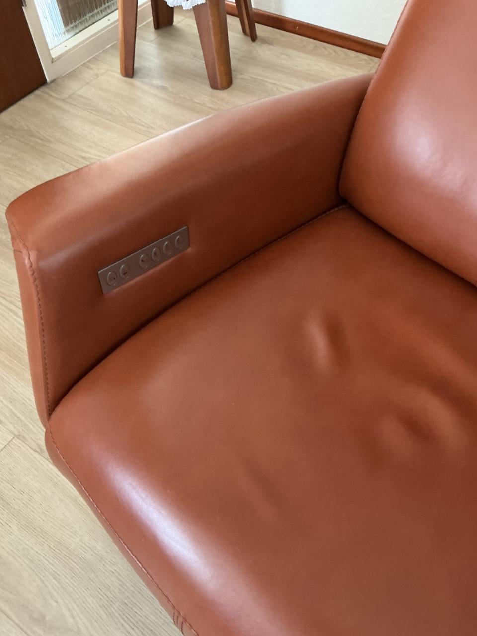 Prominent sta op stoel leder