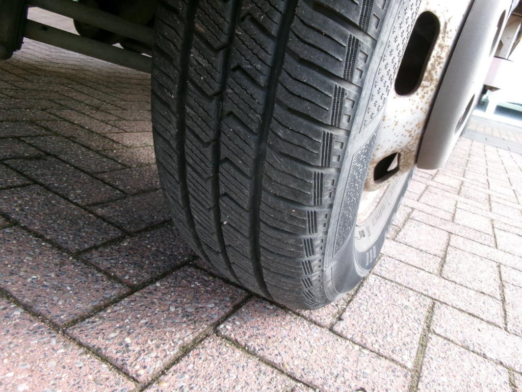 Iveco Daily (auto 02) 35c13 3-zits bakwagen + laadklep
