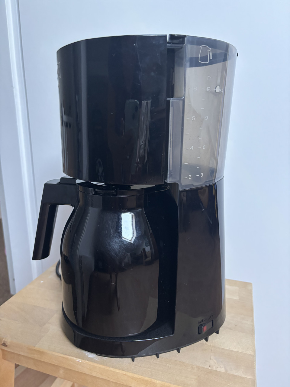 Melitta filter koffiezetapparaat zwart met thermoskan.