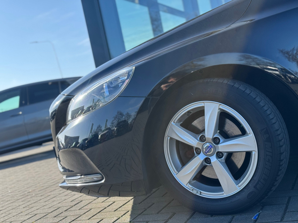 Volvo V40 2.0 t2 you! * cruise control * stoelverwarming * navigatie
