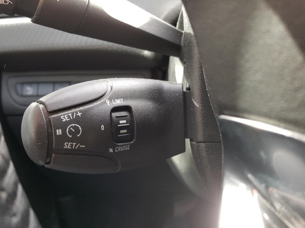 Peugeot 2008 1.2 130pk signature apple carplay & android auto | navigatie t
