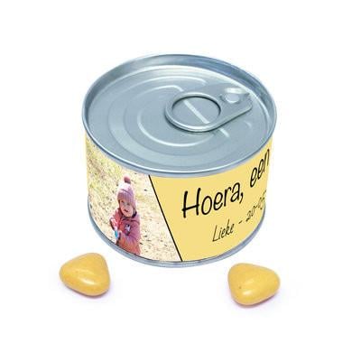 Uitdeel cadeautjes voor traktatie