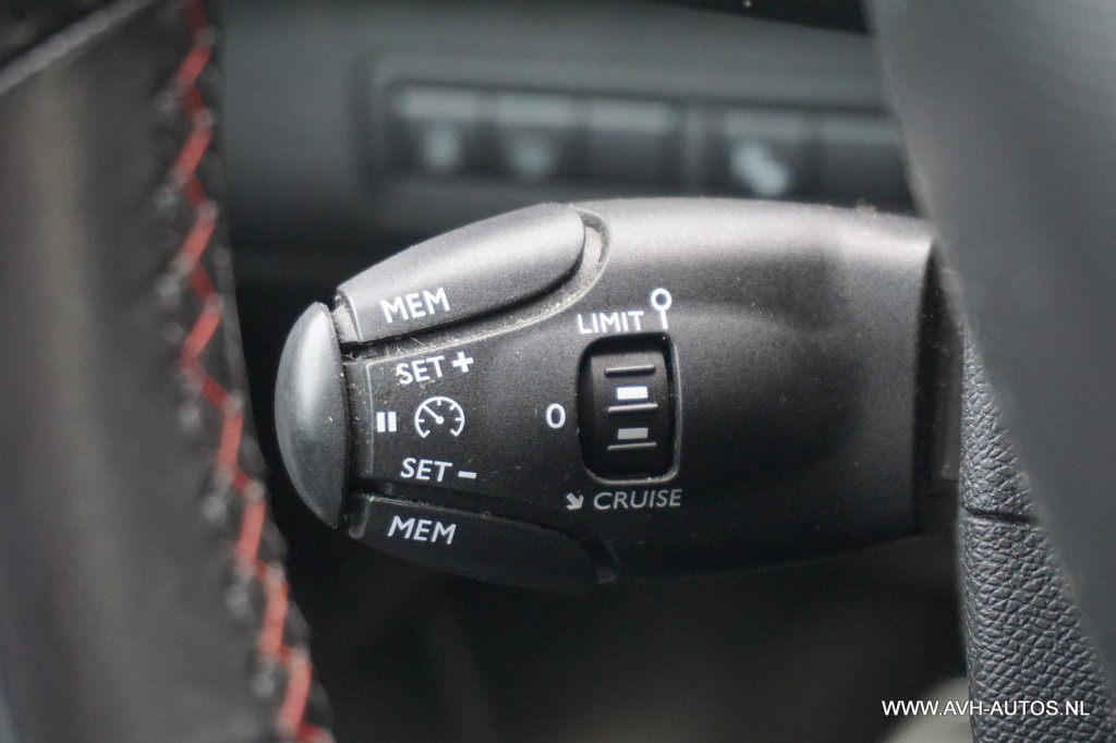 Peugeot 308 1.6 e-thp gt 205 pk