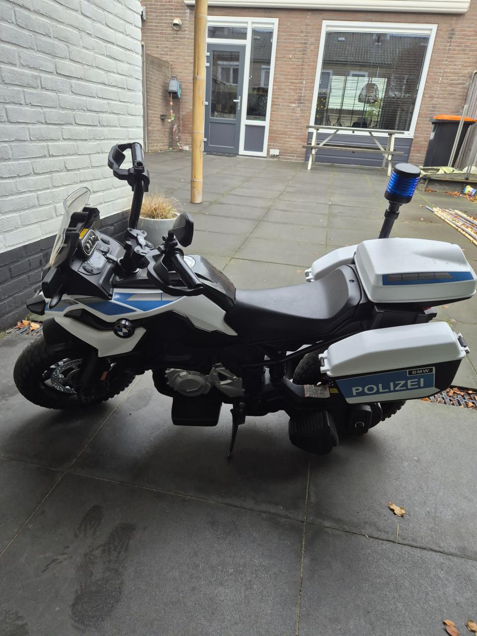 Stoere BMW Polizei elektrische kindermotor in nette staat!