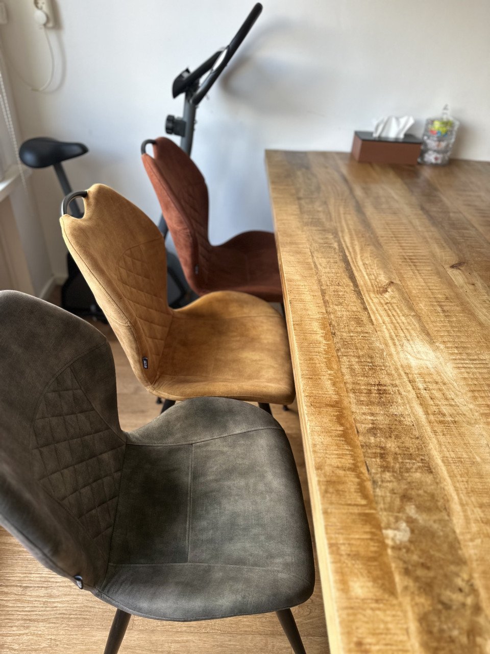 Eettafel hout met 6 stoelen + tv meubel