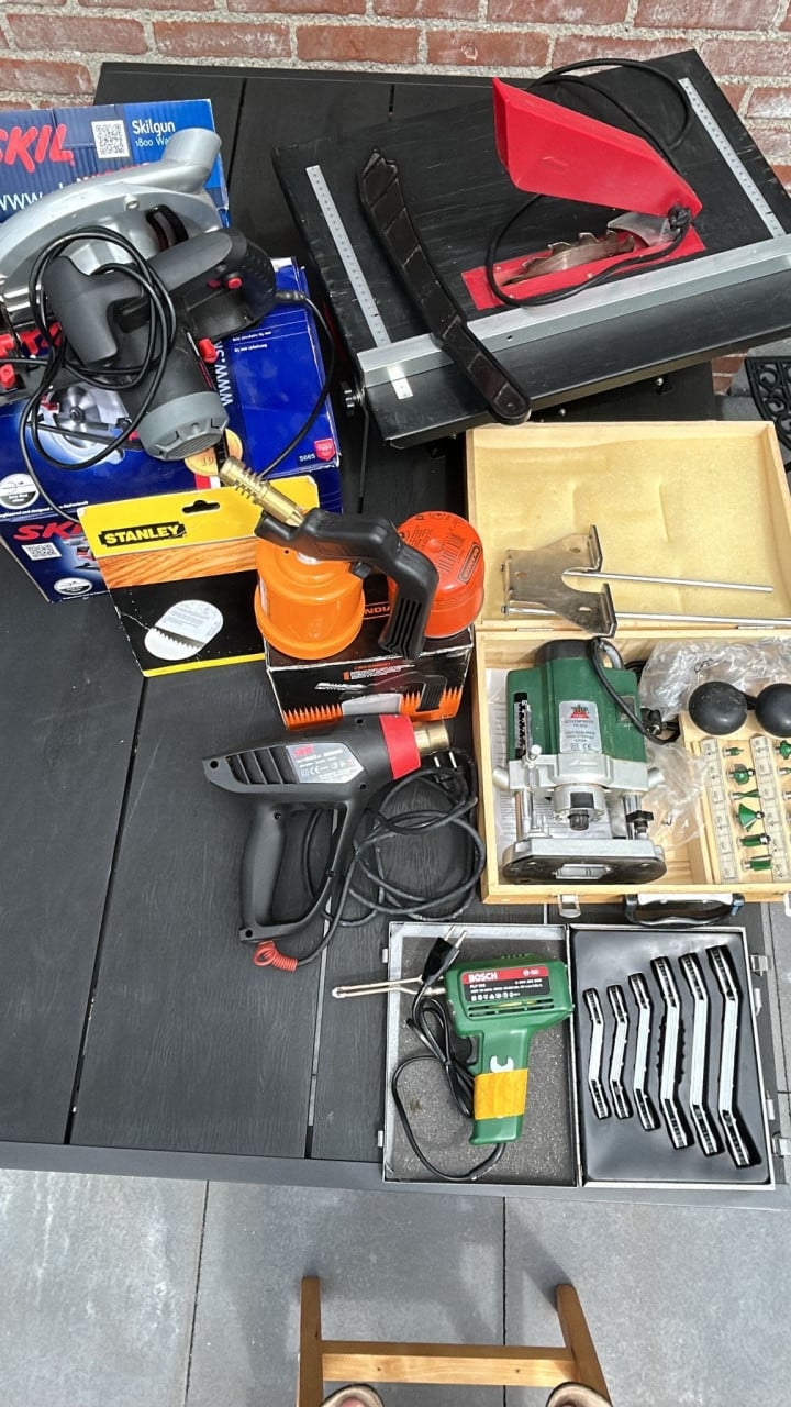 Heel veel elektrisch gereedschap in 1 koop.