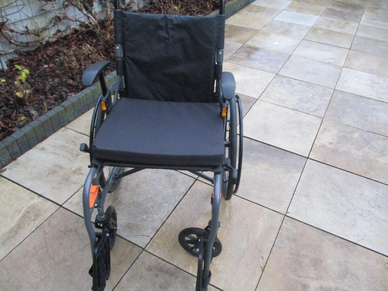 Zgan Excel 9.9 opvouwbare lichtgewicht rolstoel met anti-lekbanden