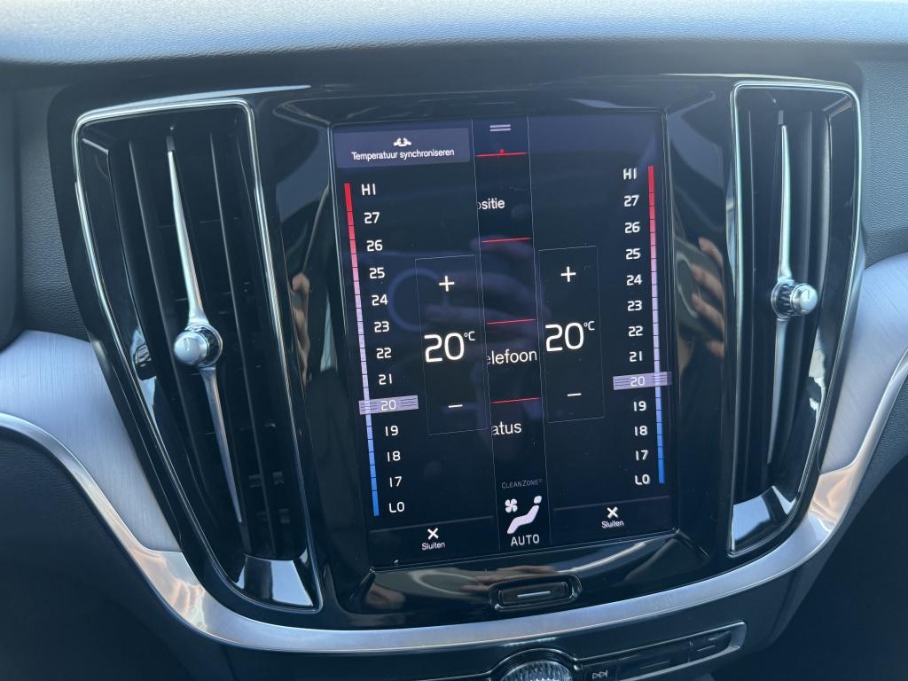 Volvo V60 t6 340pk recharge r-design| full options! trekhaak