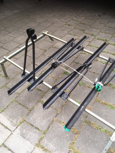 Fietsen   rek  voor op aanhanger of  vouwwagen