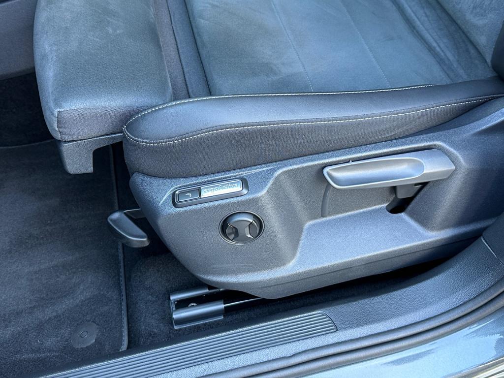 Volkswagen T-roc 1.5 tsi 150pk dsg style | trekhaak | navi | iq light | ada