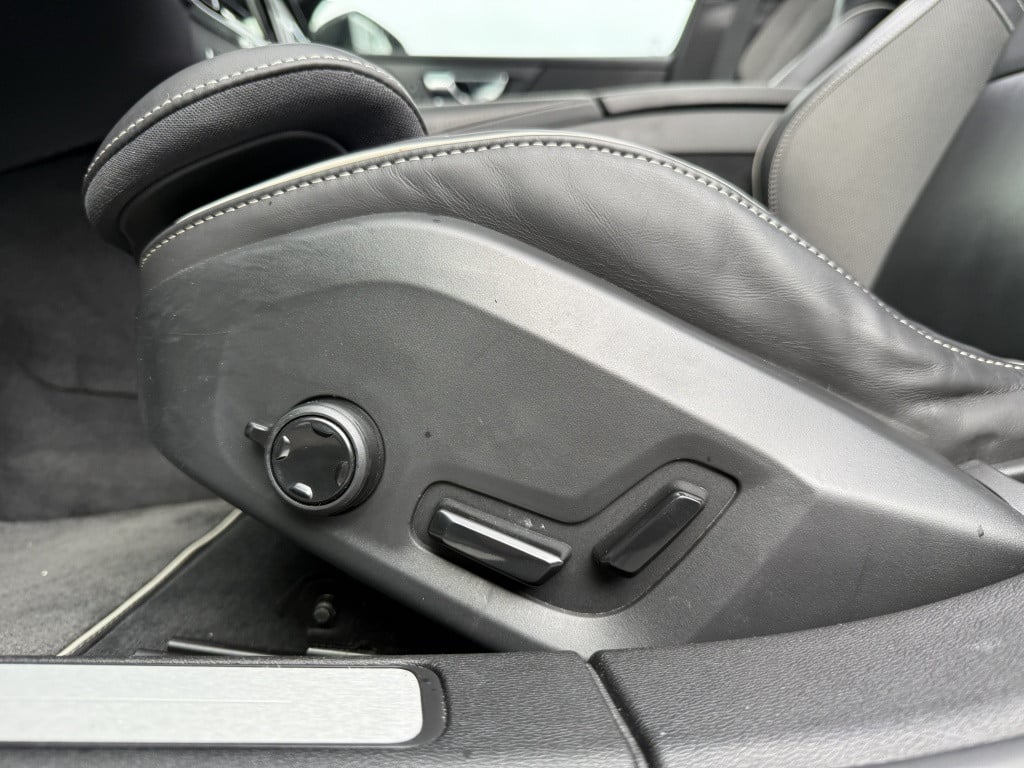 Volvo V60 t6 340pk recharge r-design| panodak| adap.cruise| 360camera| awd