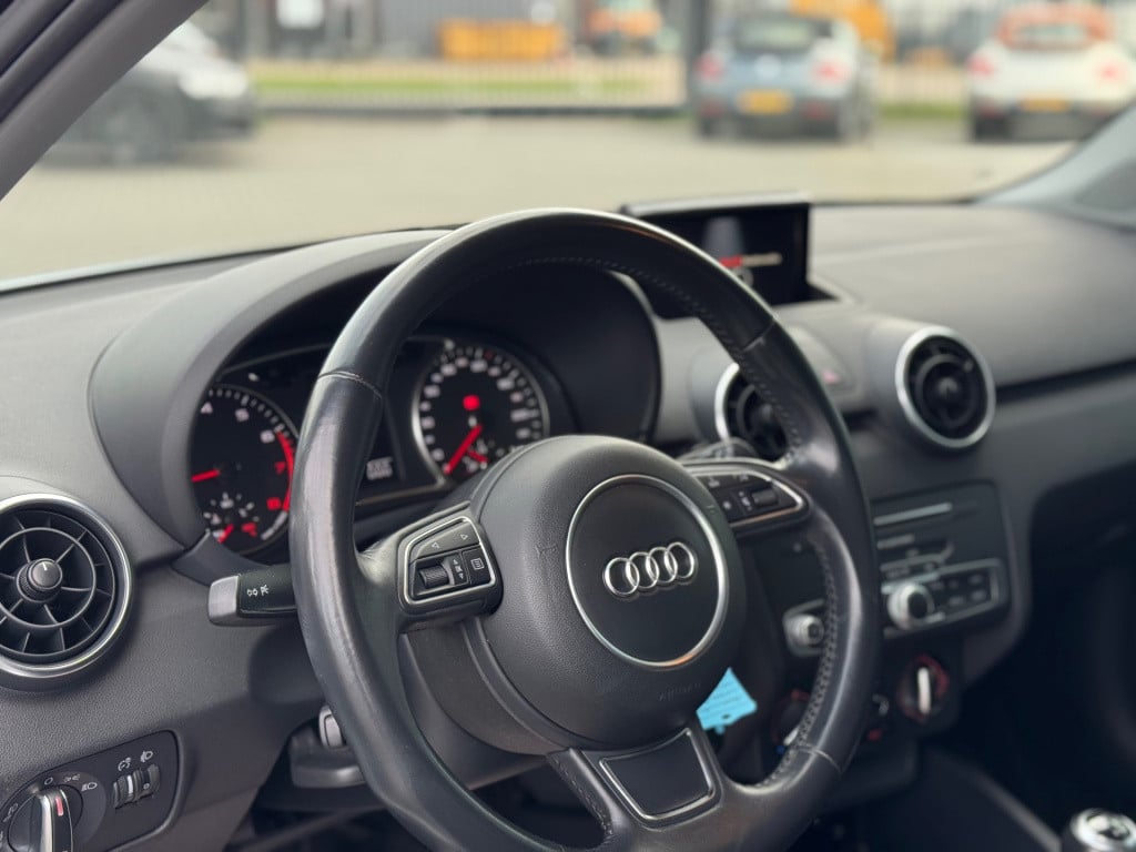 Audi A1 Sportback 1.0 tfsi s-line * navigatie * cruise control * nap