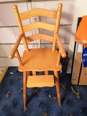Houten kinderstoel