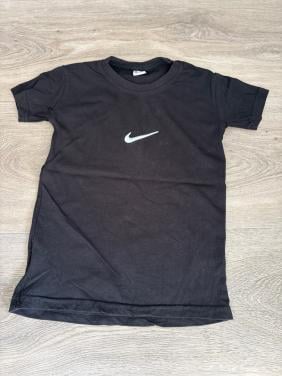 Shirt maat 122-128.