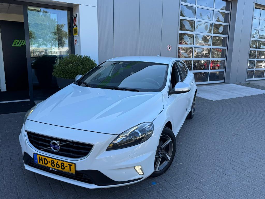 Volvo V40 2.0 d2 r-design business * nap * 100% onderhouden * 2e eigenaar