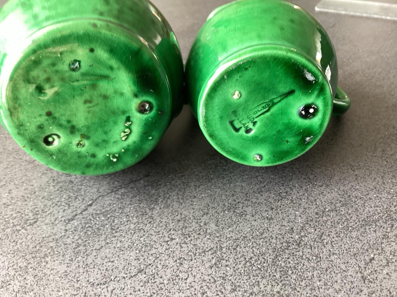 Vintage kannetjes. 2 x Groen Glazuur.